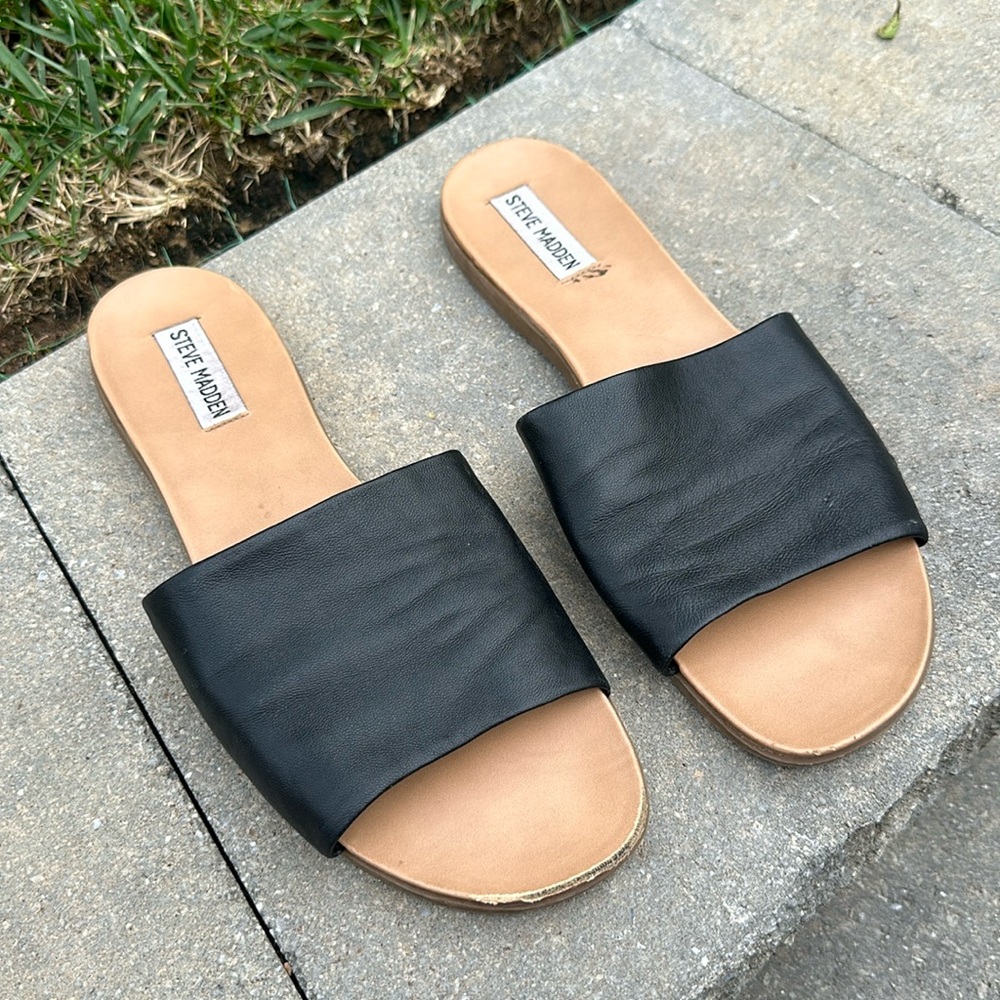 Steve Madden Black/Tan flats